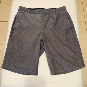 NIKE GOLF MENS SIZE 32 DRI FIT FLEX STANDARD FIT HYBRID GRAY CHINO FLAT FRONT